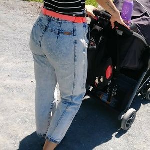 COPY - VINTAGE 90's Acid Washed High waisted 'Mom Jeans'